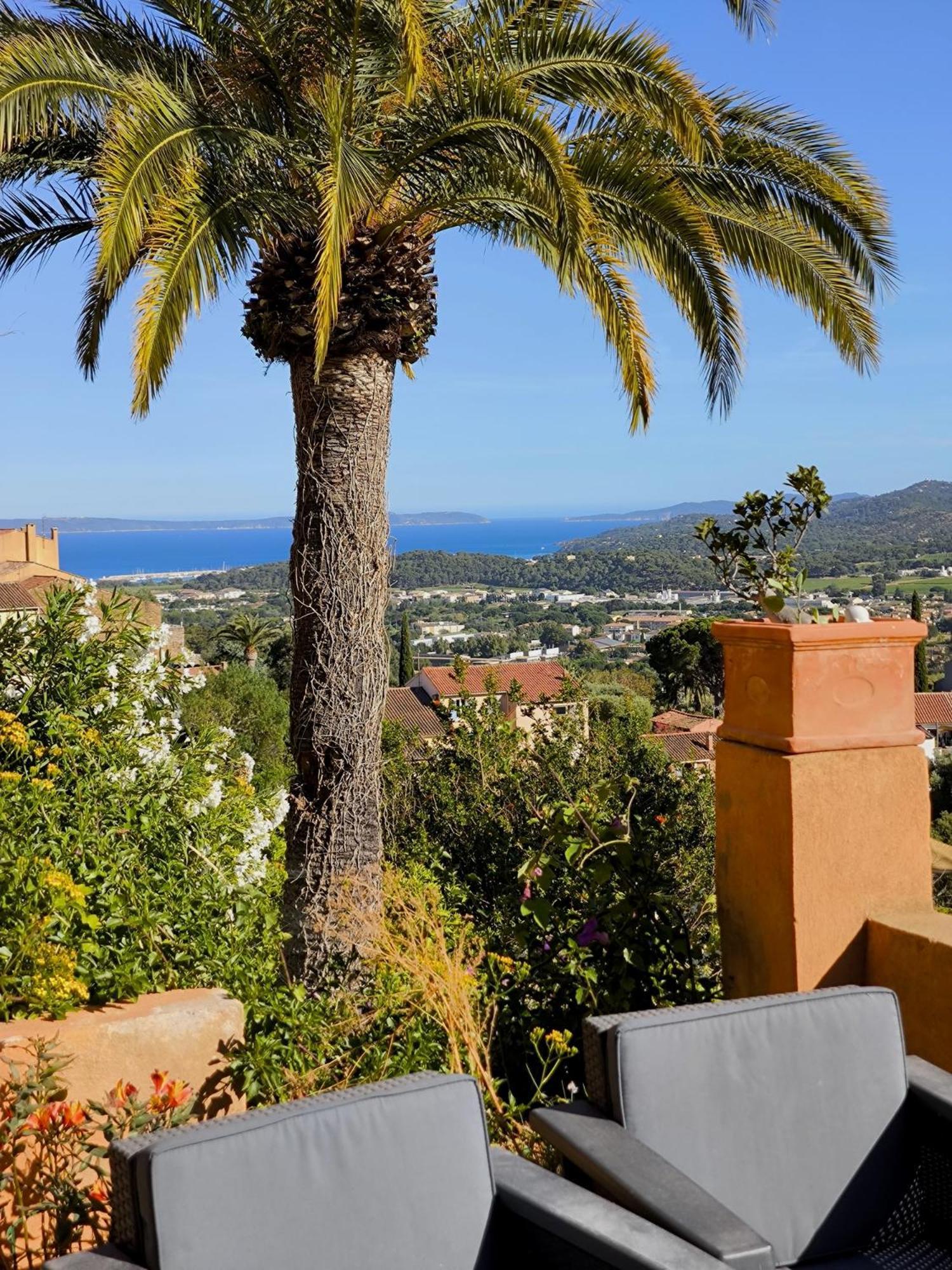 Love-Room Discret 40 M2 Bormes Les Mimosas Village Avec Terrasse Екстер'єр фото