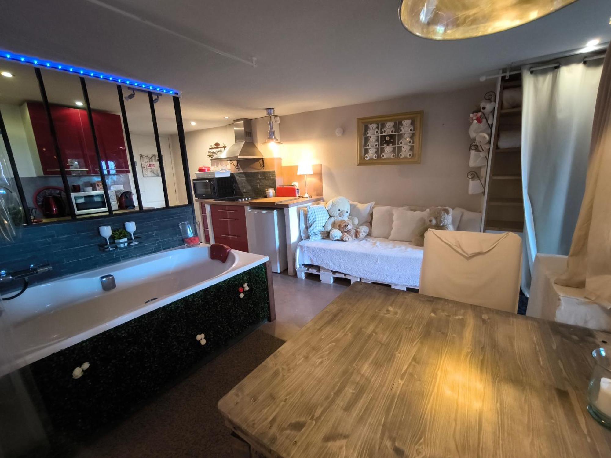 Love-Room Discret 40 M2 Bormes Les Mimosas Village Avec Terrasse Екстер'єр фото